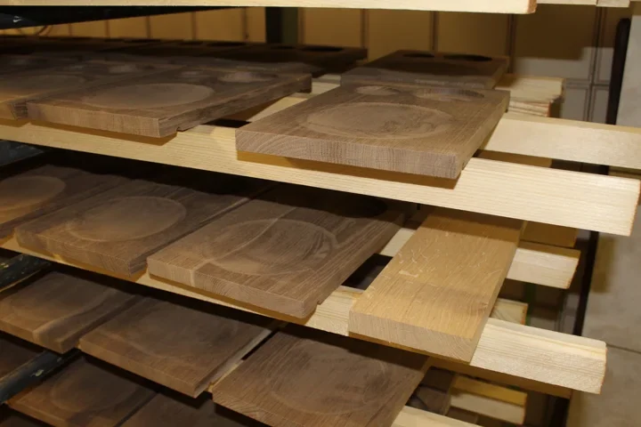Surface finishing: smoked wooden components