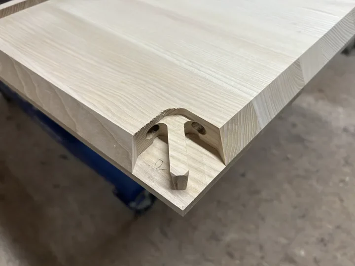 Milled interlocking joint geometry on a wooden component