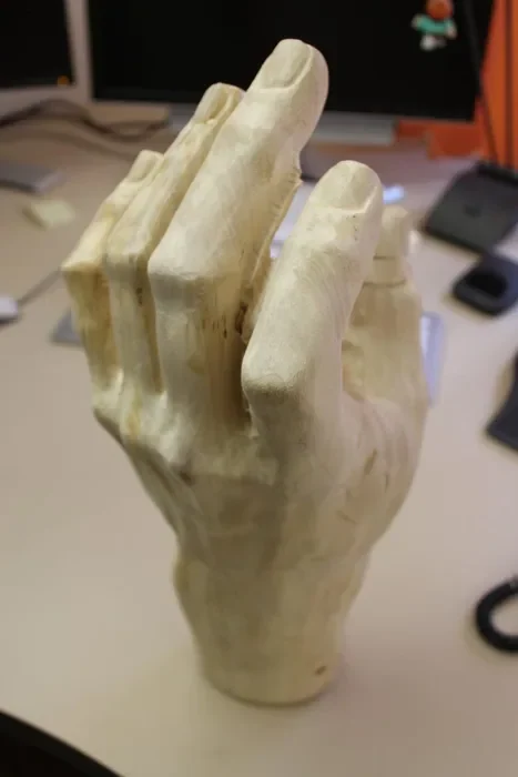 Fertig gefräste Hand