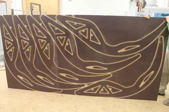 Low-waste contour trimming of outdoor loungers