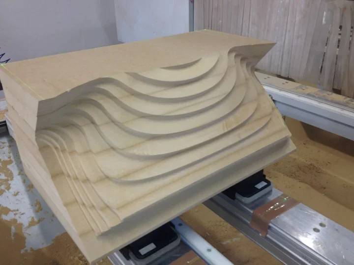 Indexed-axis machining of a freeform shape with curved surfaces