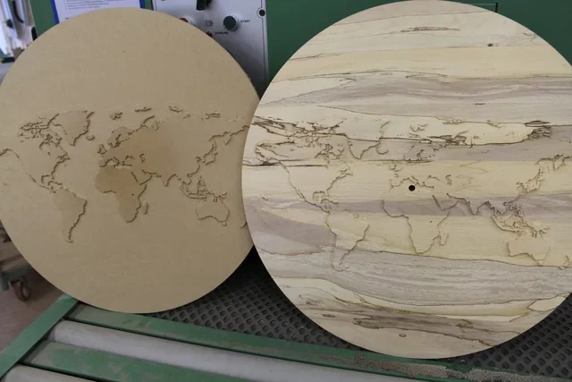 The world is flat – at least on this wall clock.