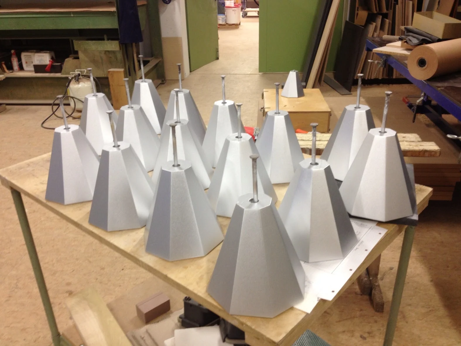 Surface finishing on faceted components – a consistent colour finish