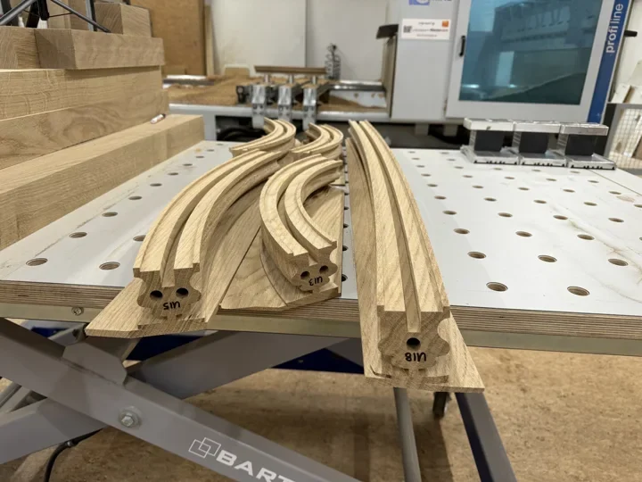 Machined curved wooden profiles