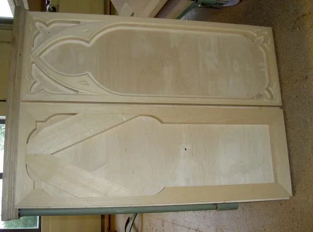Milling glazing beads for a Gothic front door