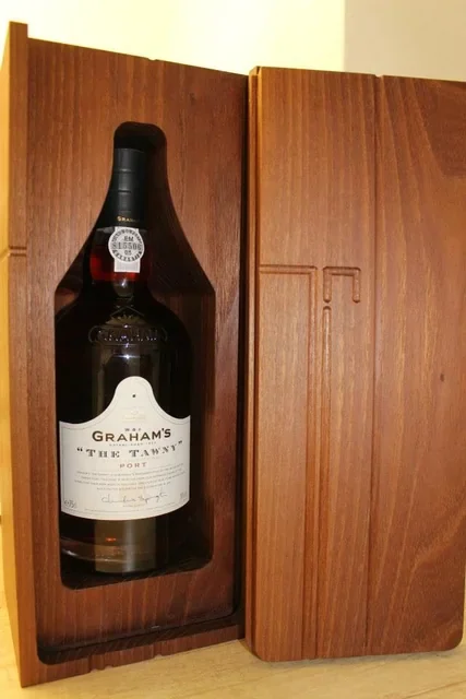 Whisky box with a sliding lid
