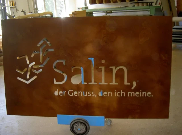 Hinterleuchteter Text als Designpaneele