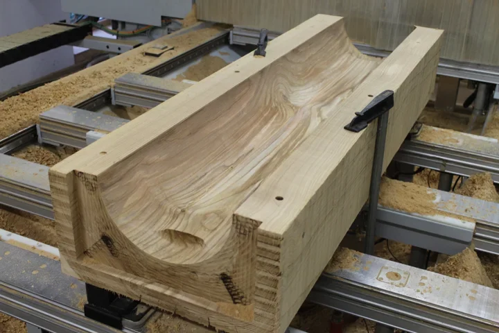 3D-milled inner contour of a curved staircase handrail component