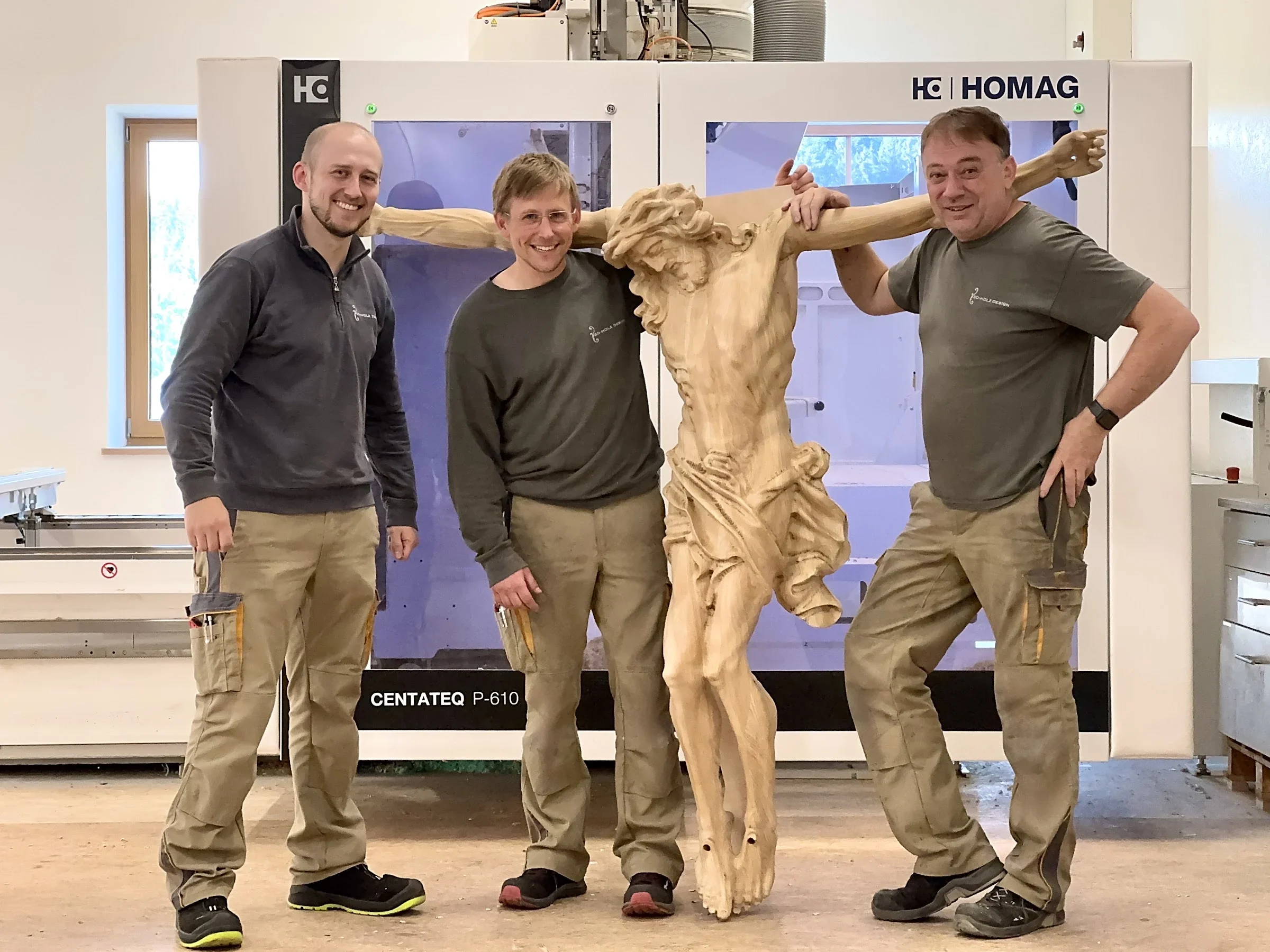 Lebensgroße Christusfigur aus Eichenholz mit dem Team von 3D-Holz Design